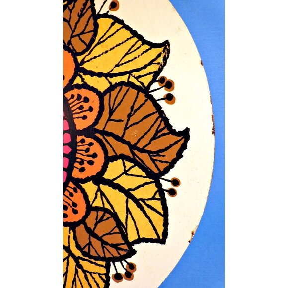 Kitschy Trivet FLOWER POWER 11 inch Wall Hanging MOD Decor Orange Red Wood - Picture 8 of 8